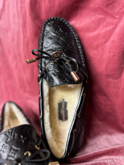 Black Slippers (Size 9)