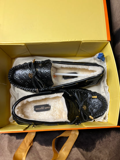 Black Slippers (Size 9)